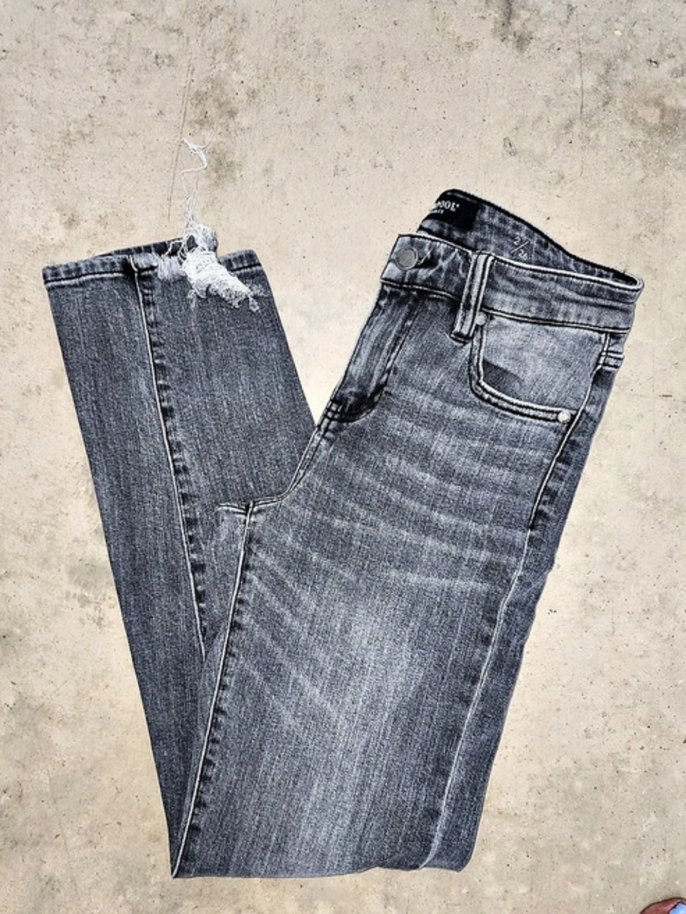Liverpool Skinny Jeans in Gray Waist 24